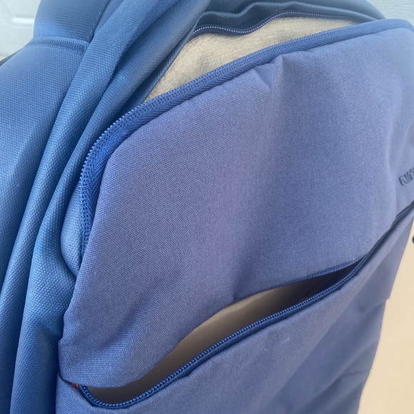 Incase Backpack (Color: Blue) - Picture 5 of 9